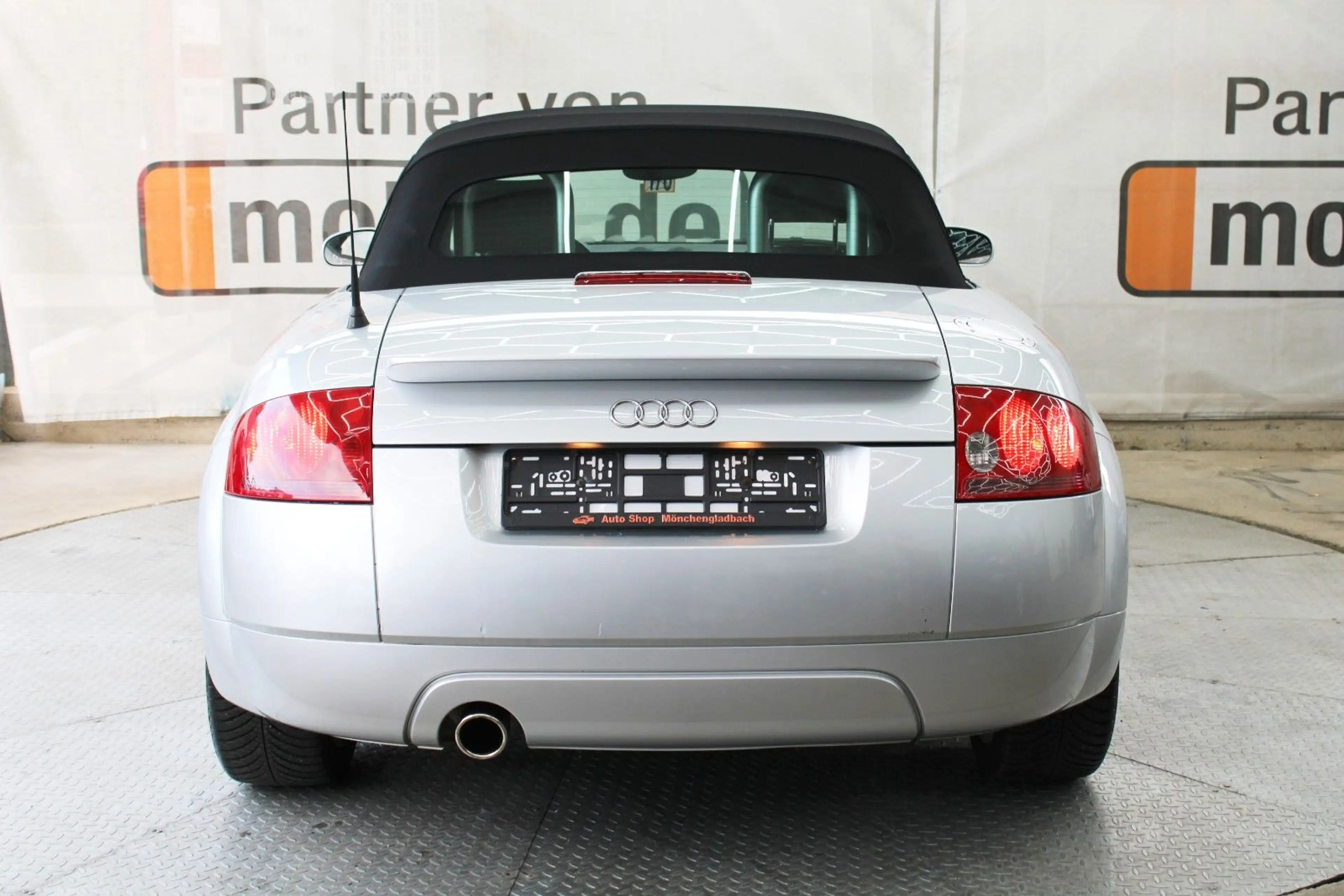 Audi TT Roadster 1.8 T *Inspektion Neu* *Bose* — photo 11