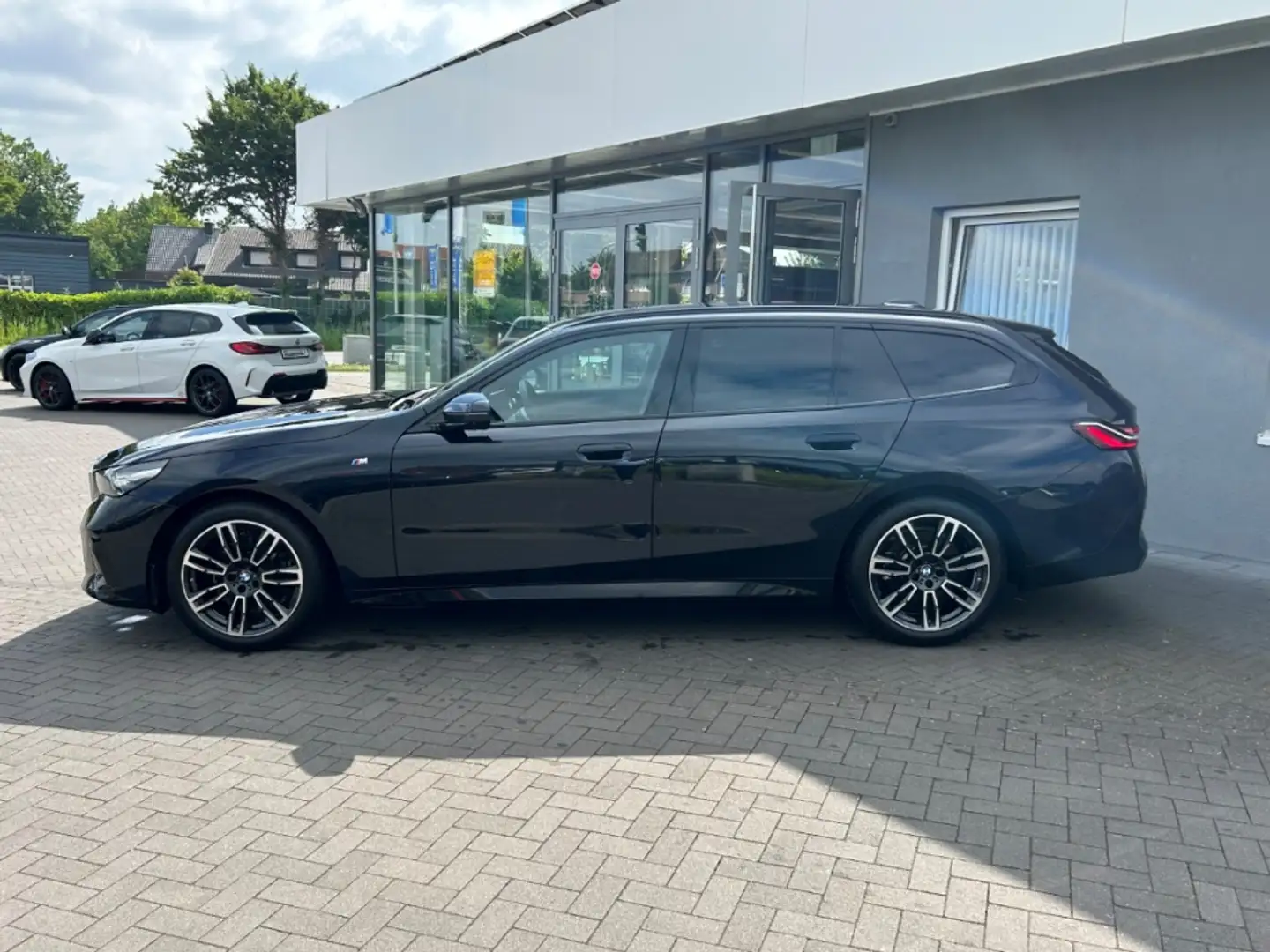 BMW 520 d Touring M Sport AHK Standheizung Schwarz - 2