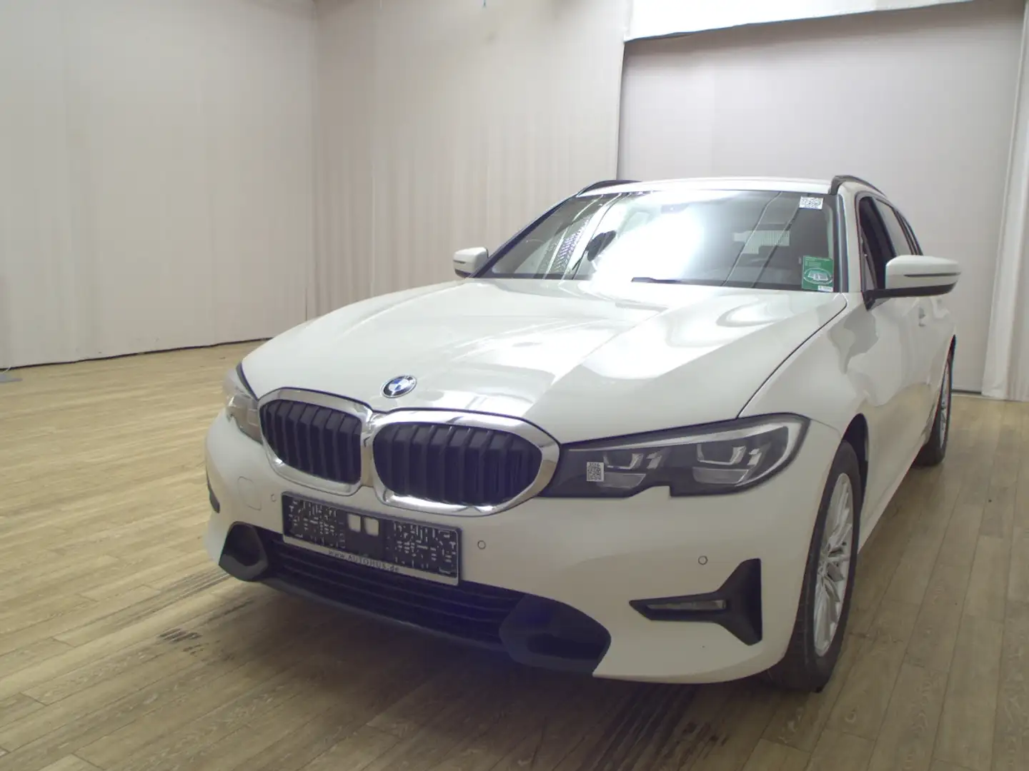 BMW 320 d Touring Sport Line AHK LED LC Pro el.Heck Weiß - 2