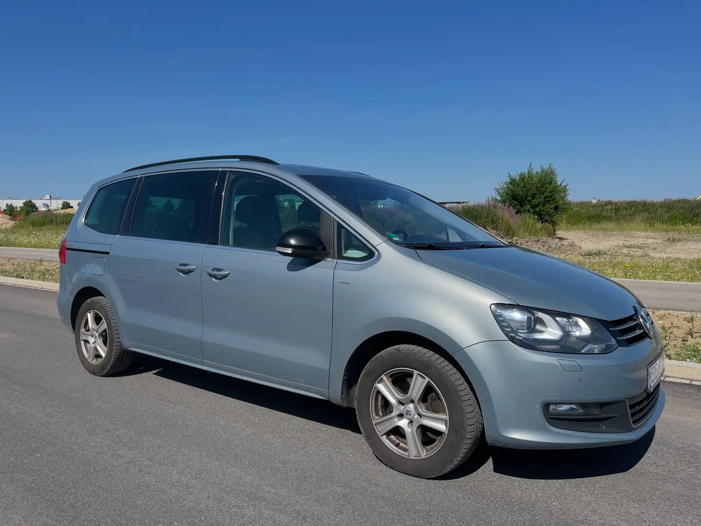 Volkswagen Sharan NEUER MOTOR - AHK - Klimaanlage - Sitzheizung Grau - 1