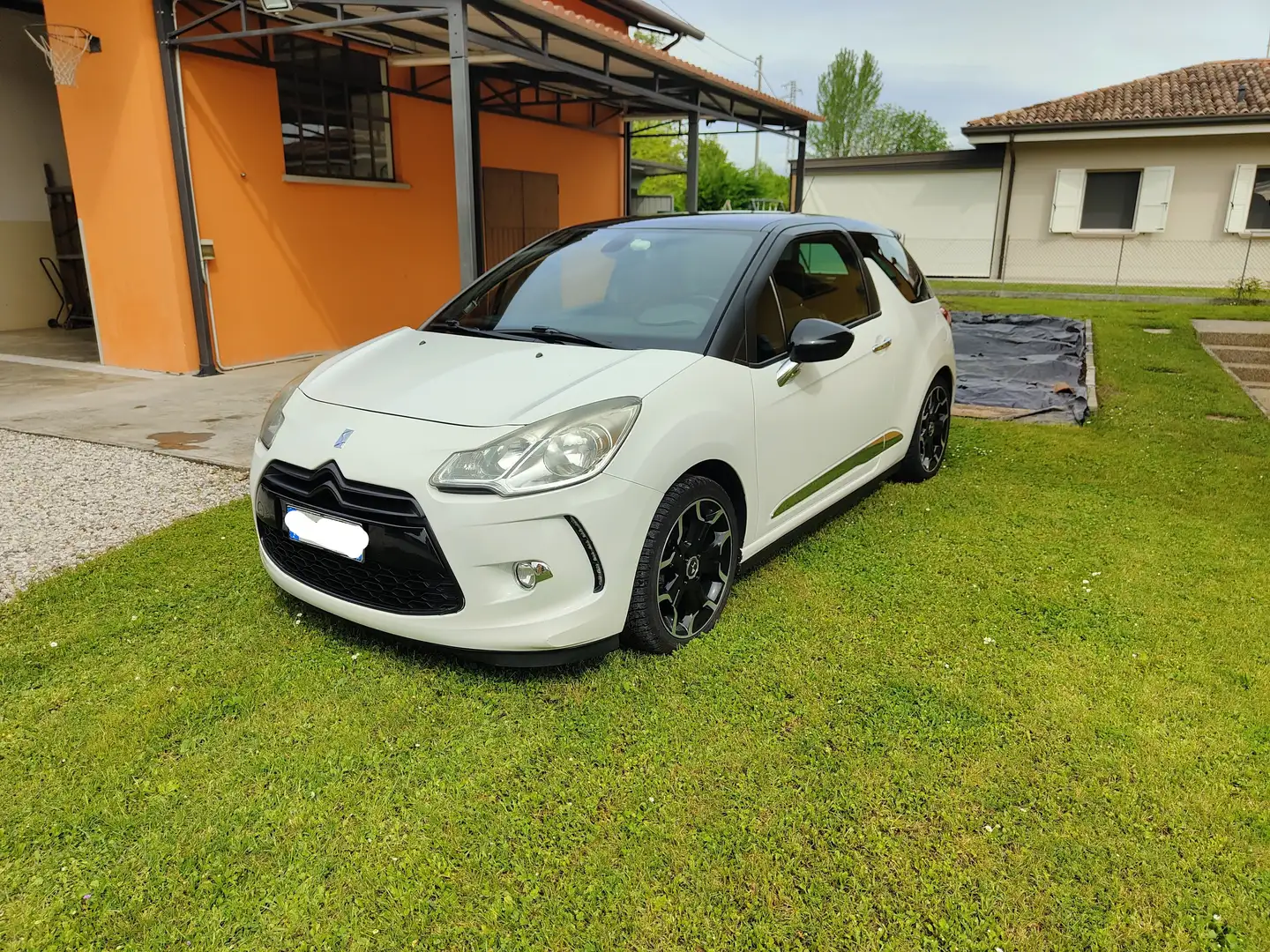 Citroen DS3 DS3 1.6 e-hdi airdream Sport Chic 110cv Blanc - 2