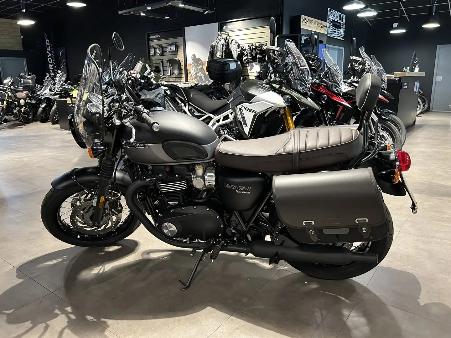 Triumph Bonneville T120 Negru - 2
