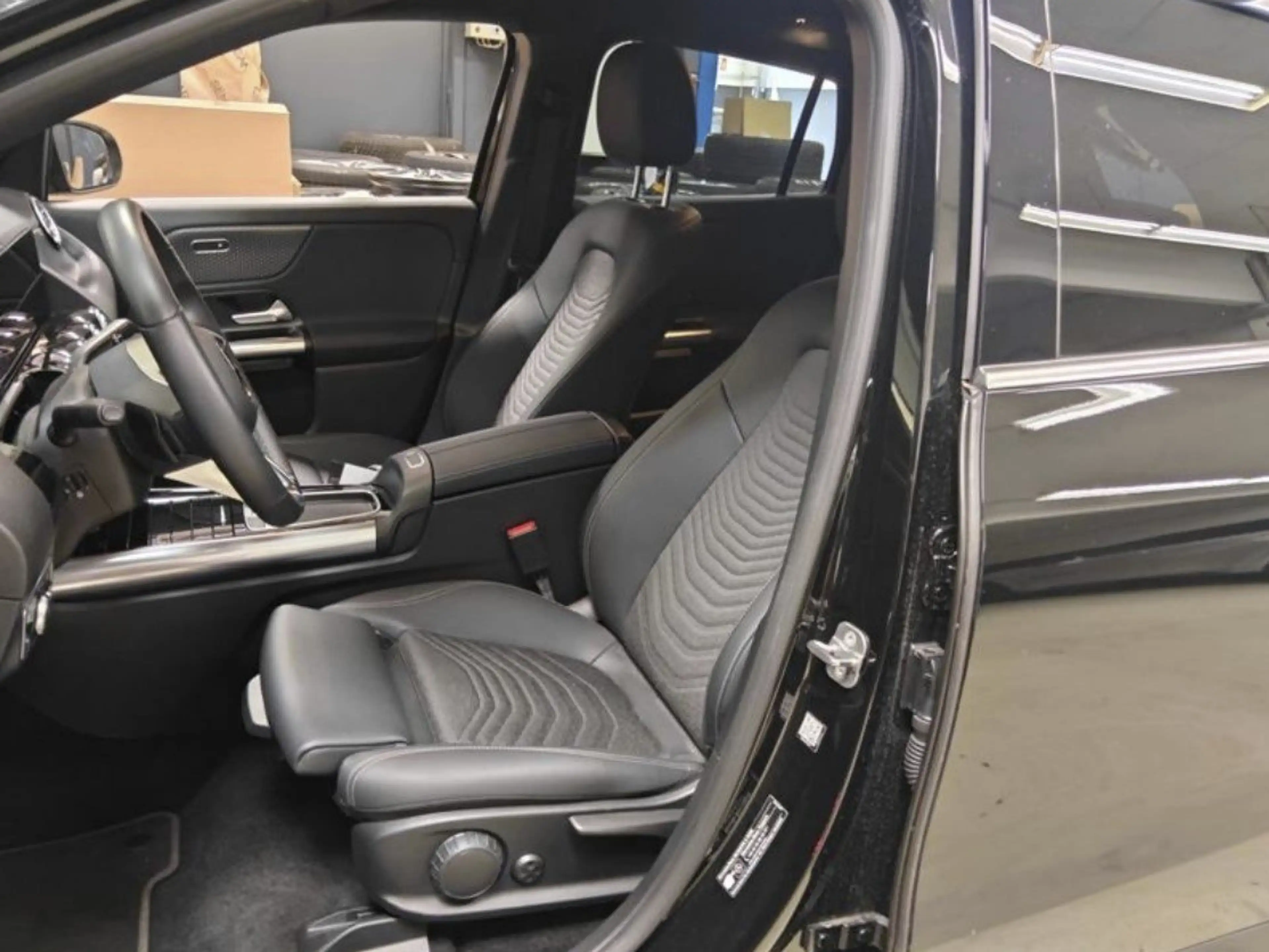 Mercedes-Benz EQA 300 4M Progres Advan+ DISTRO Hifi AHK Kamera — photo 7