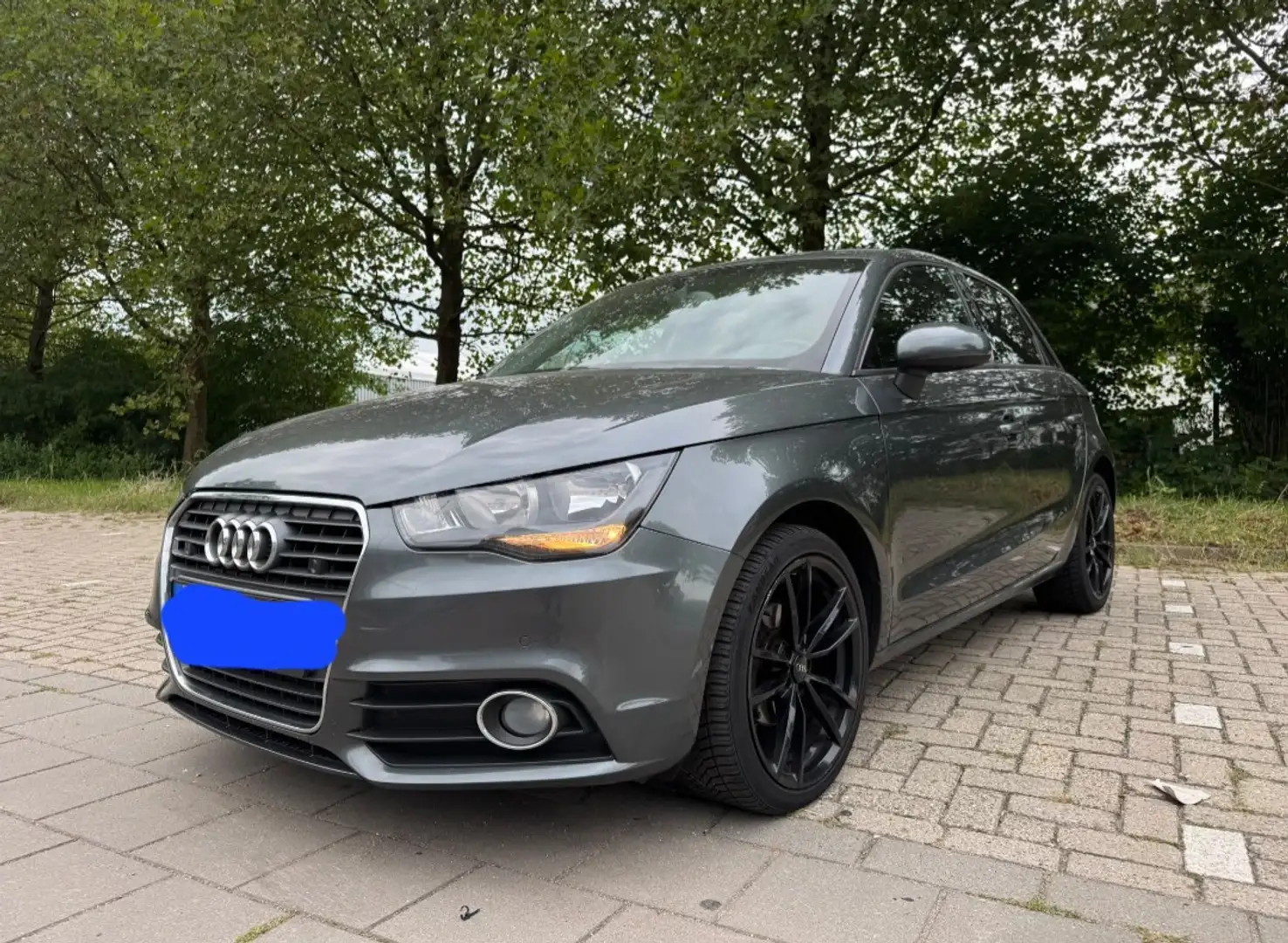 Audi A1 Sportback 1.6TDI Ambition - 1