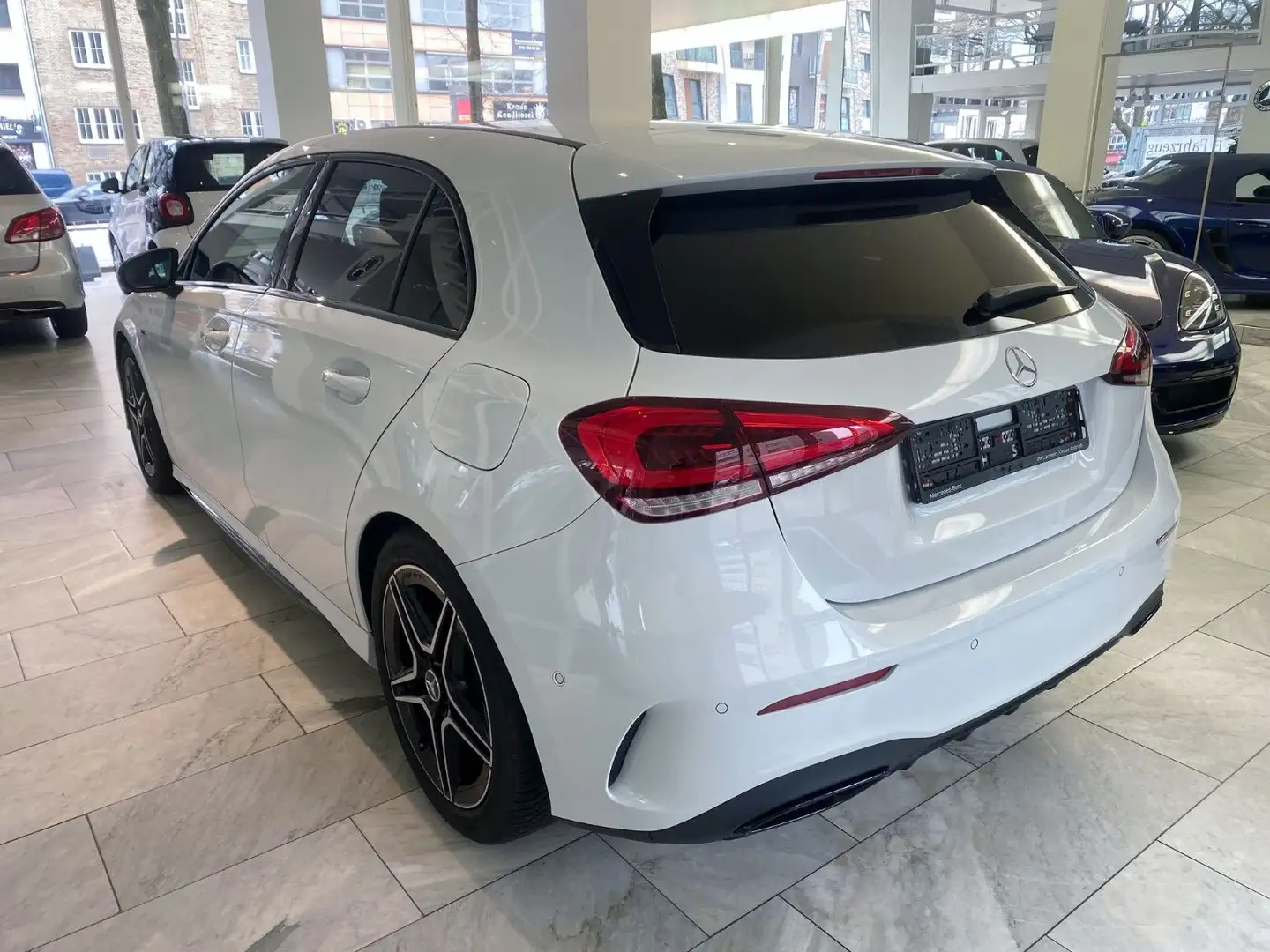 Mercedes-Benz A 200 AMG/Night/Pano/MBUX/LED/RFK/1Hd Weiß - 2