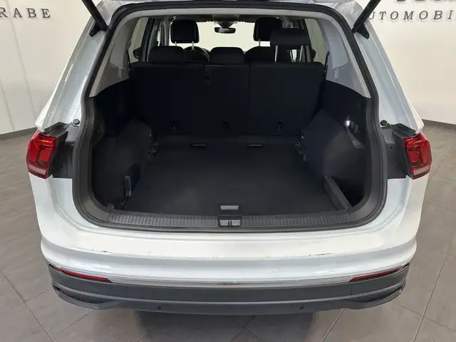 Volkswagen Tiguan Allspace view 6