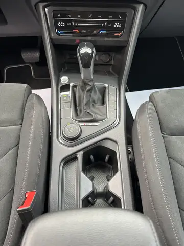 Volkswagen Tiguan Allspace view 13