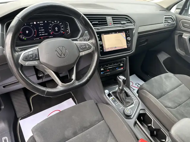 Volkswagen Tiguan Allspace view 8