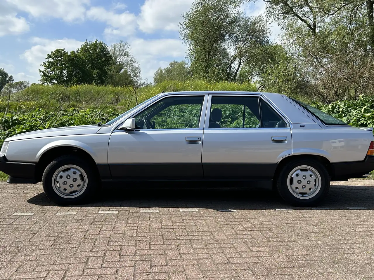 Renault R 25 2.0 GTS, foto 3