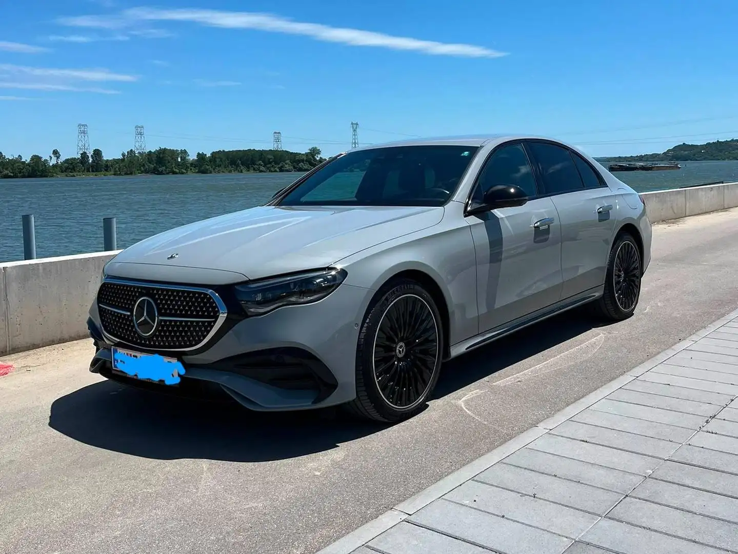 Mercedes-Benz E 300 E 300e PHEV 4Matic 25,4kWh Österreich Edition Aut. Grau - 1