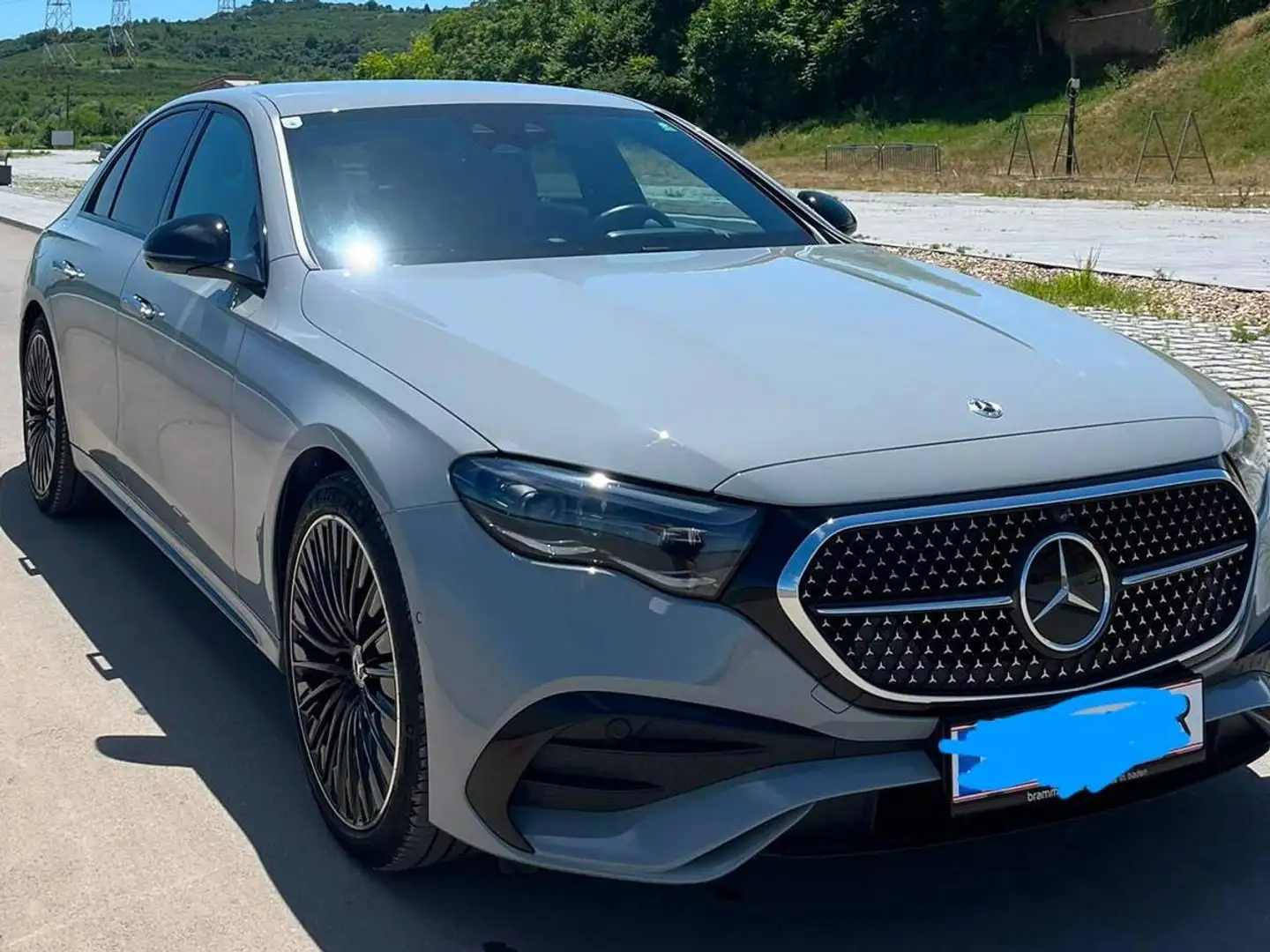 Mercedes-Benz E 300 E 300e PHEV 4Matic 25,4kWh Österreich Edition Aut. Grau - 2