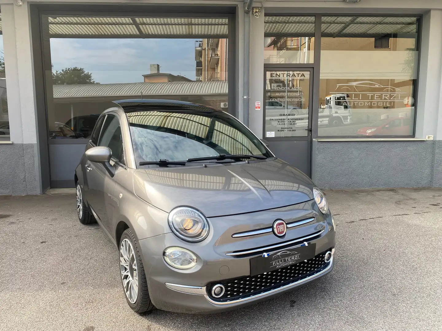 Fiat 500 500 1.0 hybrid Dolcevita 70cv SOLO 36.400KM Gris - 1
