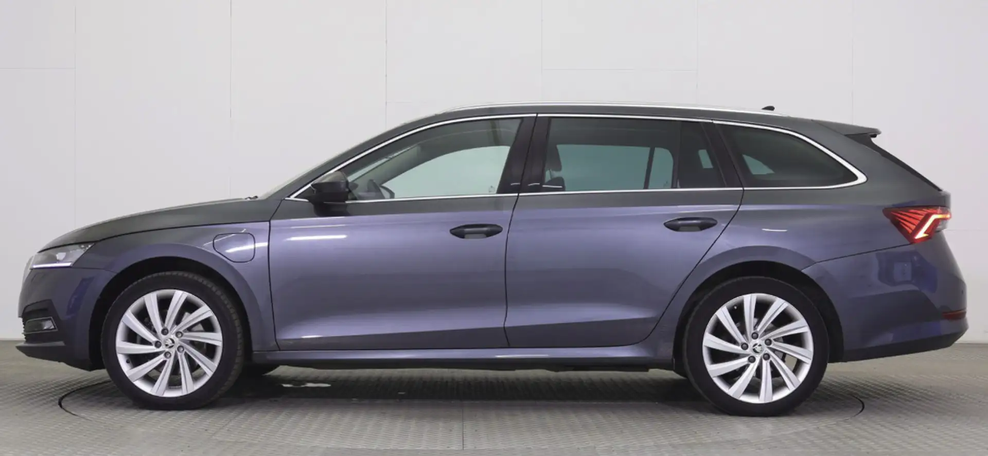 Skoda Octavia Combi 1.4 TSI PHEV 204PK BUSINESS EDITION CAMERA V Gris - 2