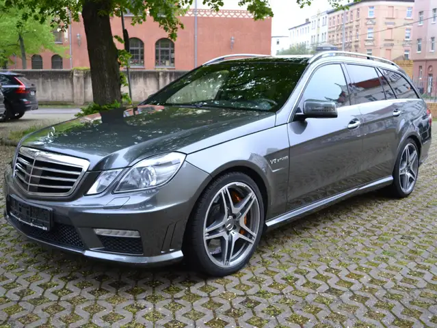 Mercedes-Benz E 63 AMG E 63 AMG Performance