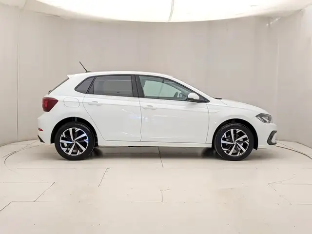 Volkswagen Polo view 3
