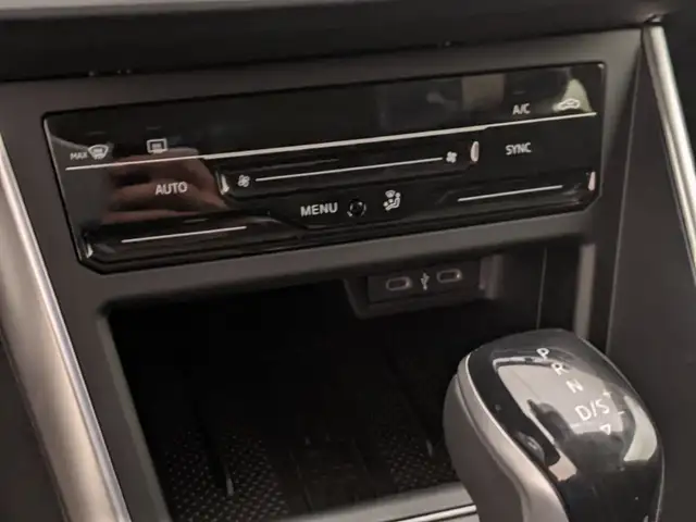 Volkswagen Polo view 12