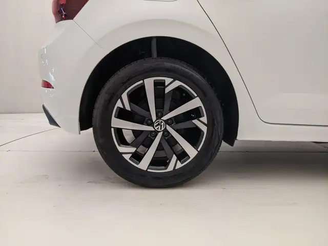 Volkswagen Polo view 9