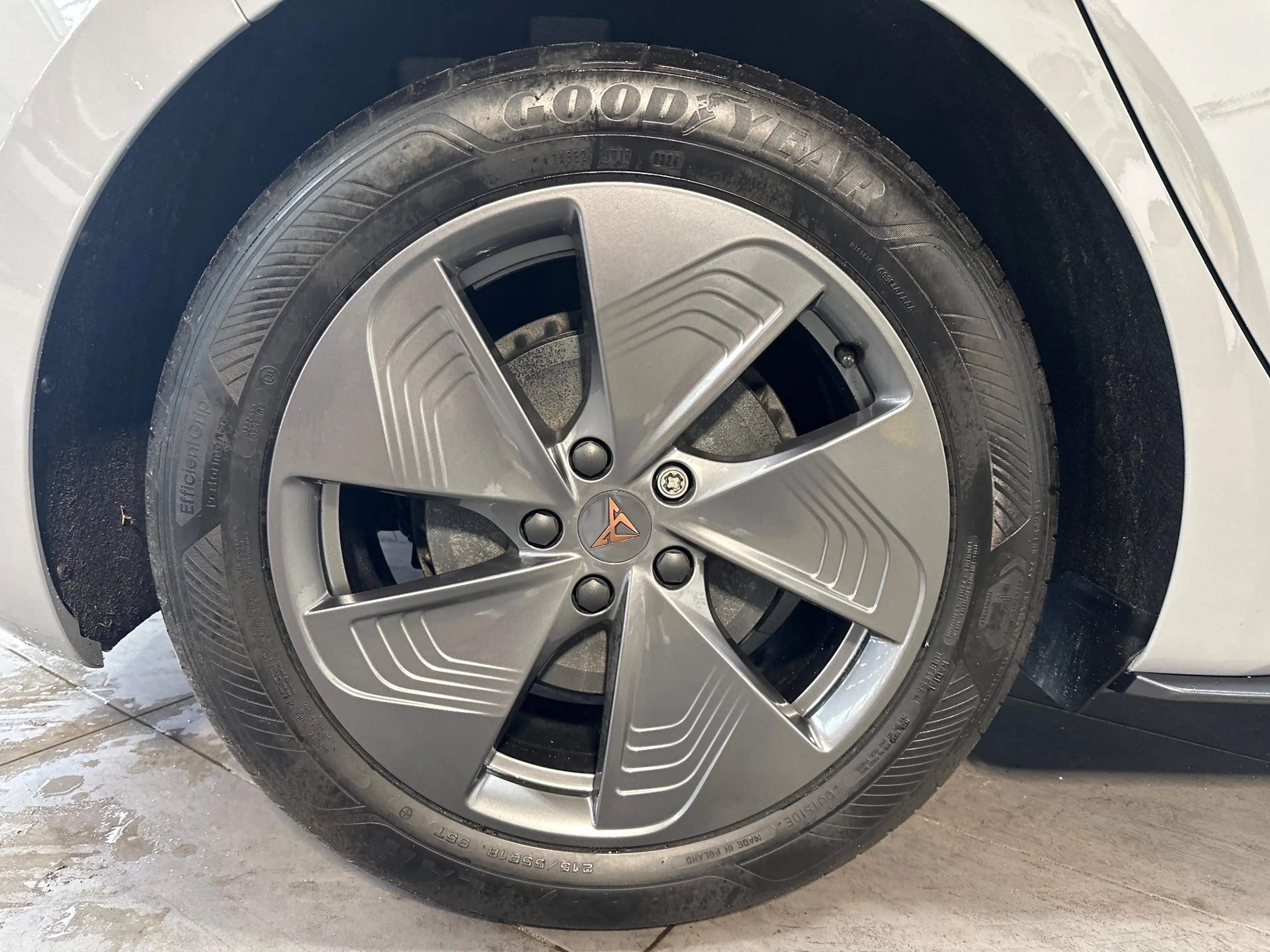 CUPRA Born 150kW/58kWh NAV+LED+18ZOLL+KEYLESS+DAB+1HD — photo 3