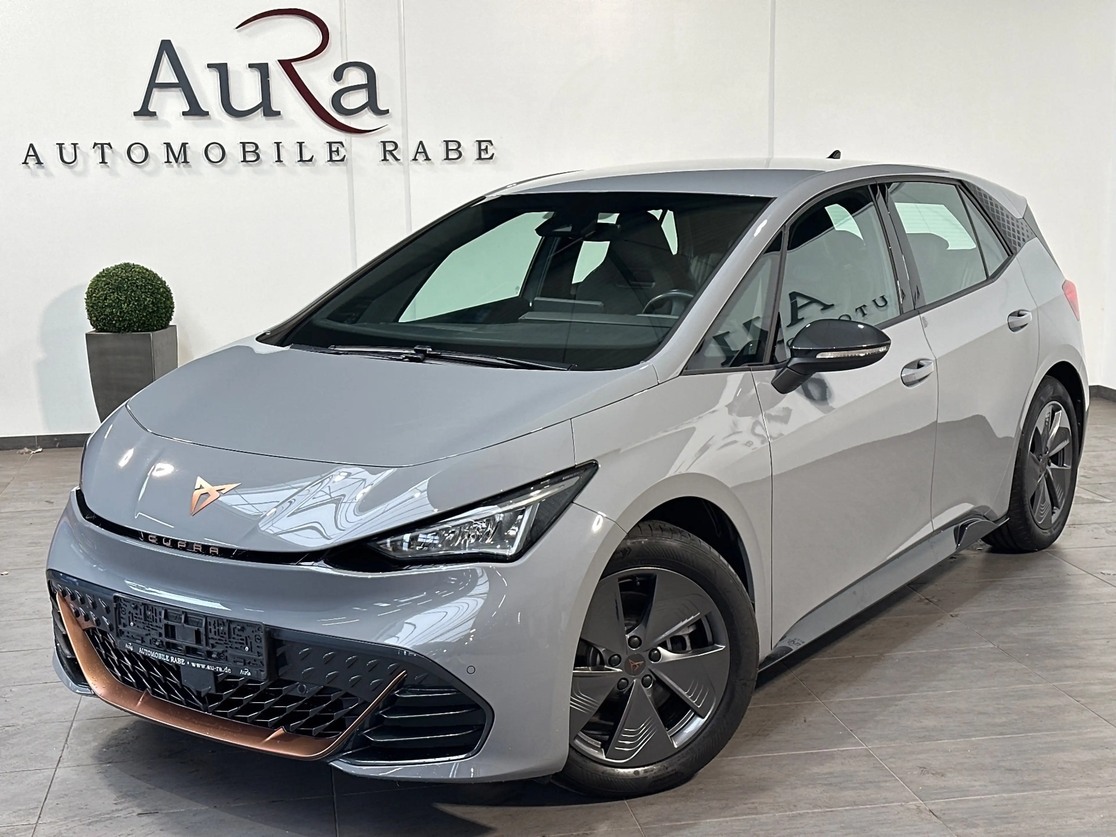 CUPRA Born 150kW/58kWh NAV+LED+18ZOLL+KEYLESS+DAB+1HD — photo 2