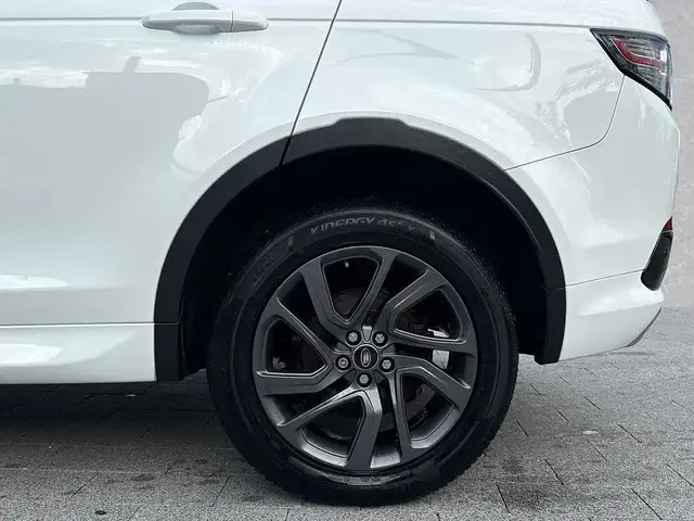 Land Rover Discovery Sport view 9