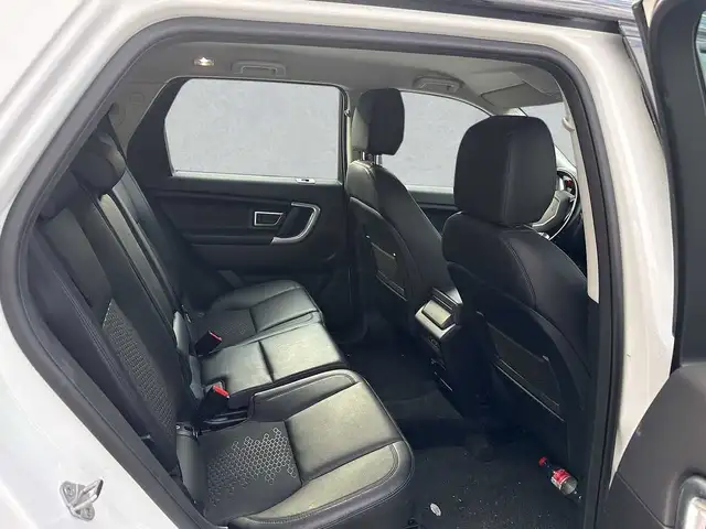 Land Rover Discovery Sport view 5