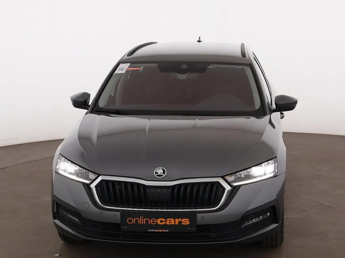 Skoda Octavia Combi 2.0 TDI Tour Aut LED RADAR SITZHZG Grau - 2