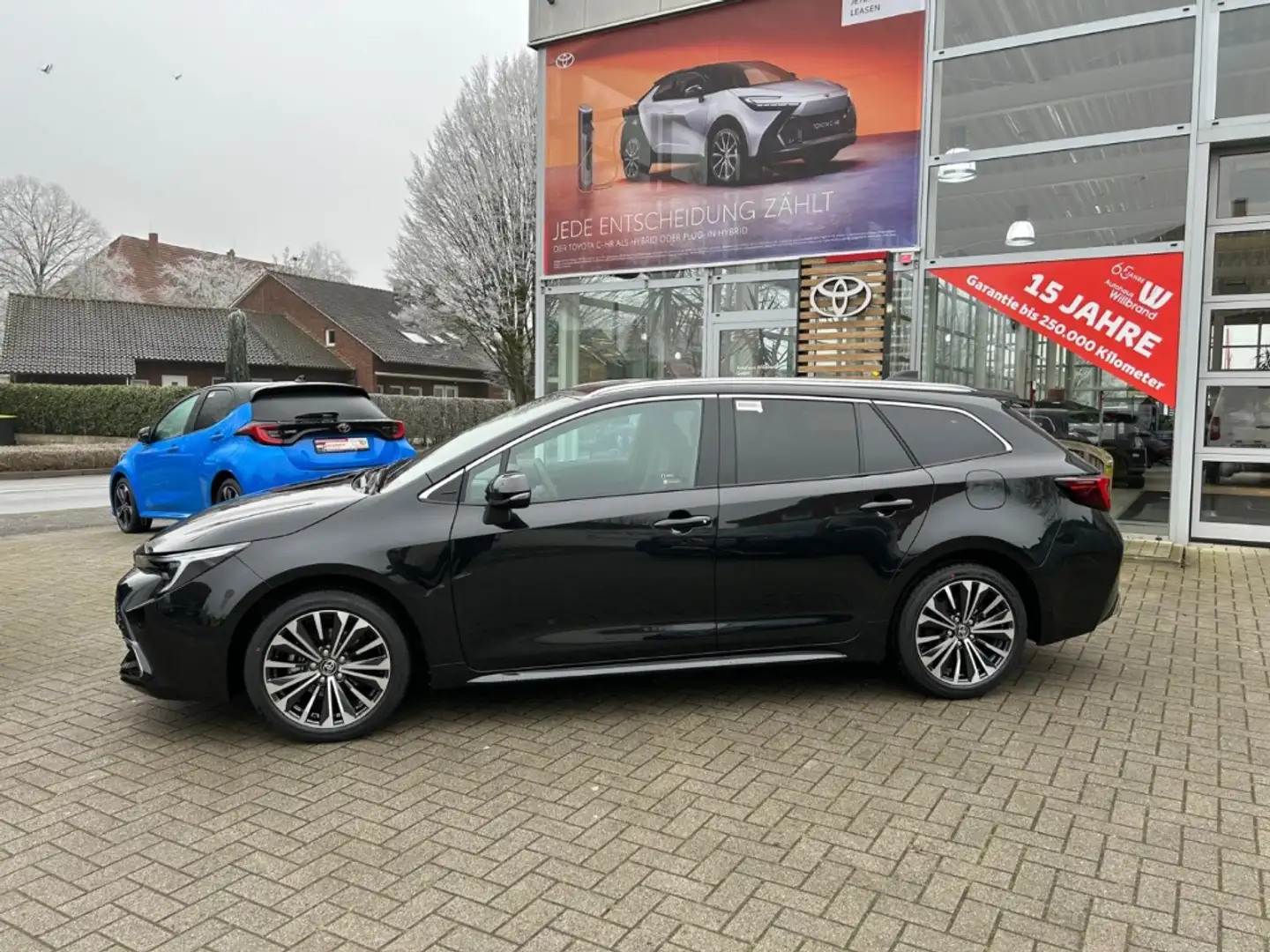Toyota Corolla 1.8 Hybrid TS Team D 1,99% Navi LED ACC DAB Zwart - 2
