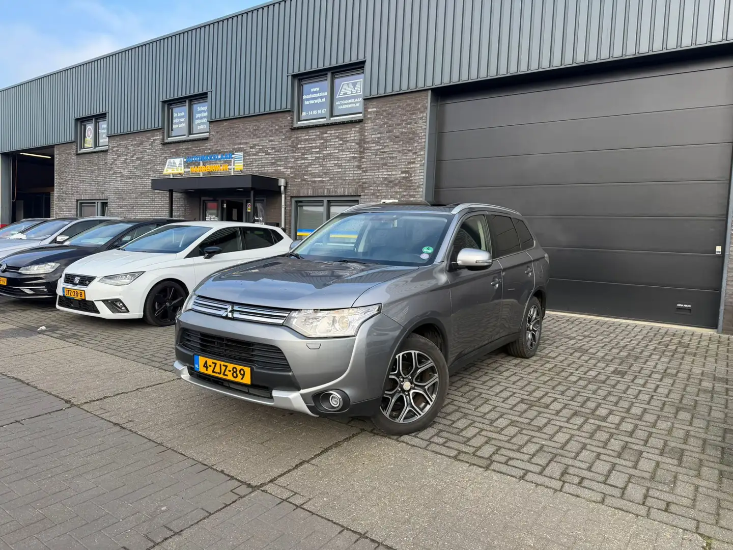 Mitsubishi Outlander 2.0 PHEV Instyle X-Line | 2E EIGENAAR | 12MND GARA Gris - 2