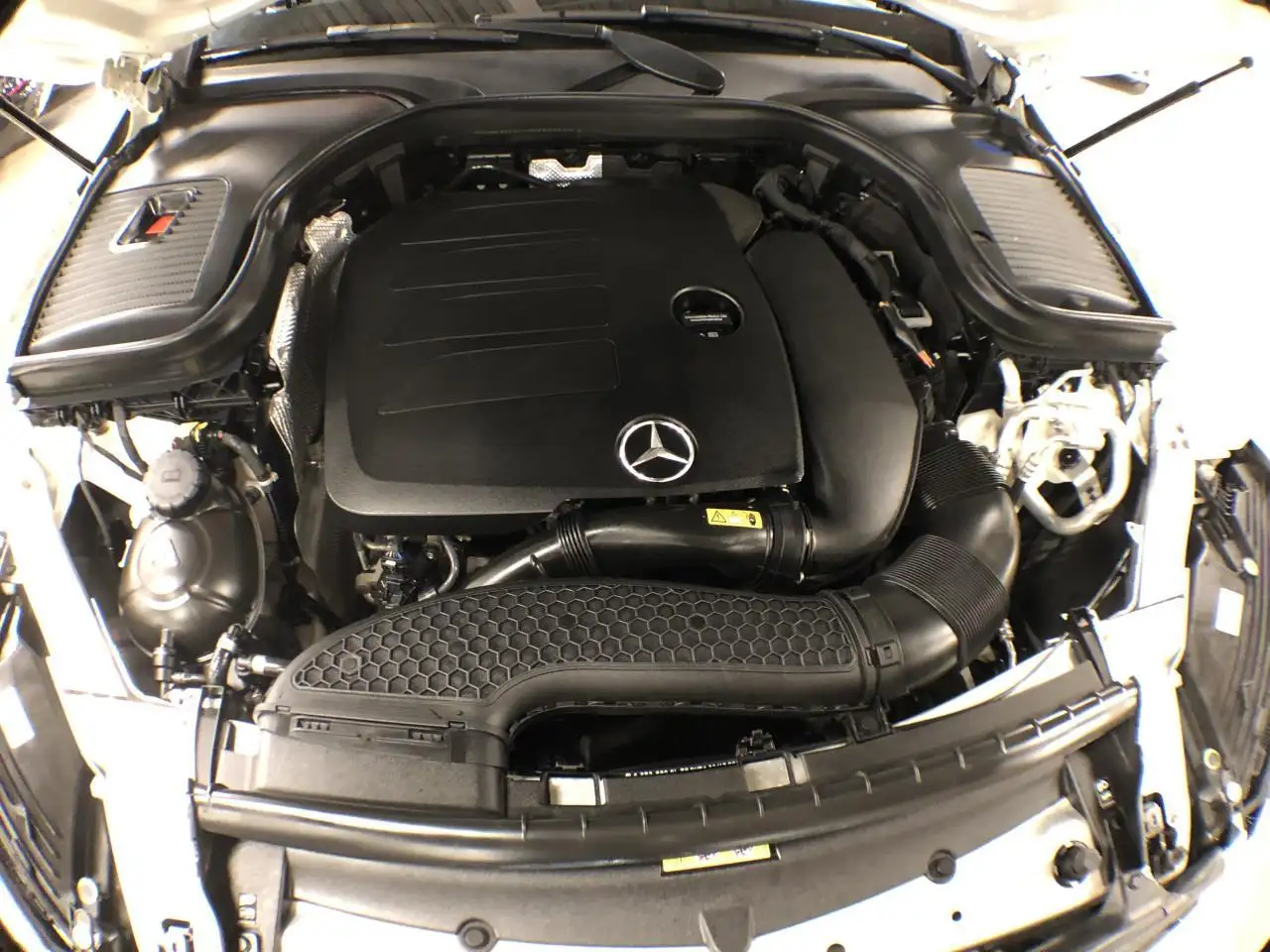 Mercedes-Benz GLC снимка Mercedes-Benz GLC