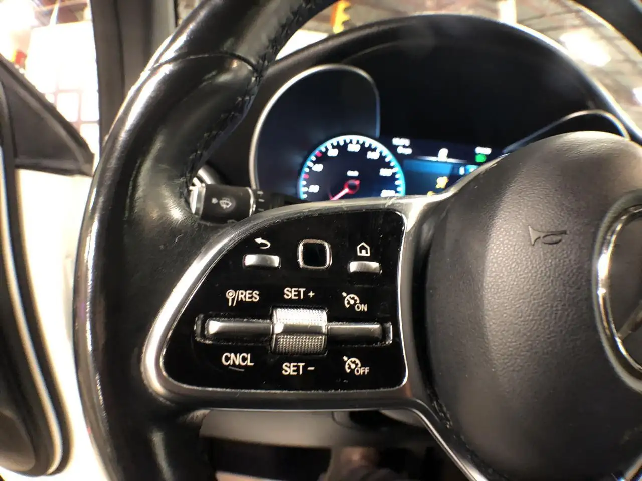 Mercedes-Benz GLC снимка Mercedes-Benz GLC