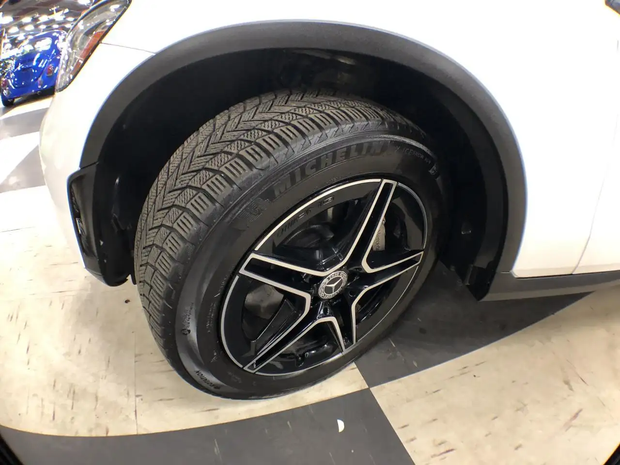 Mercedes-Benz GLC снимка Mercedes-Benz GLC