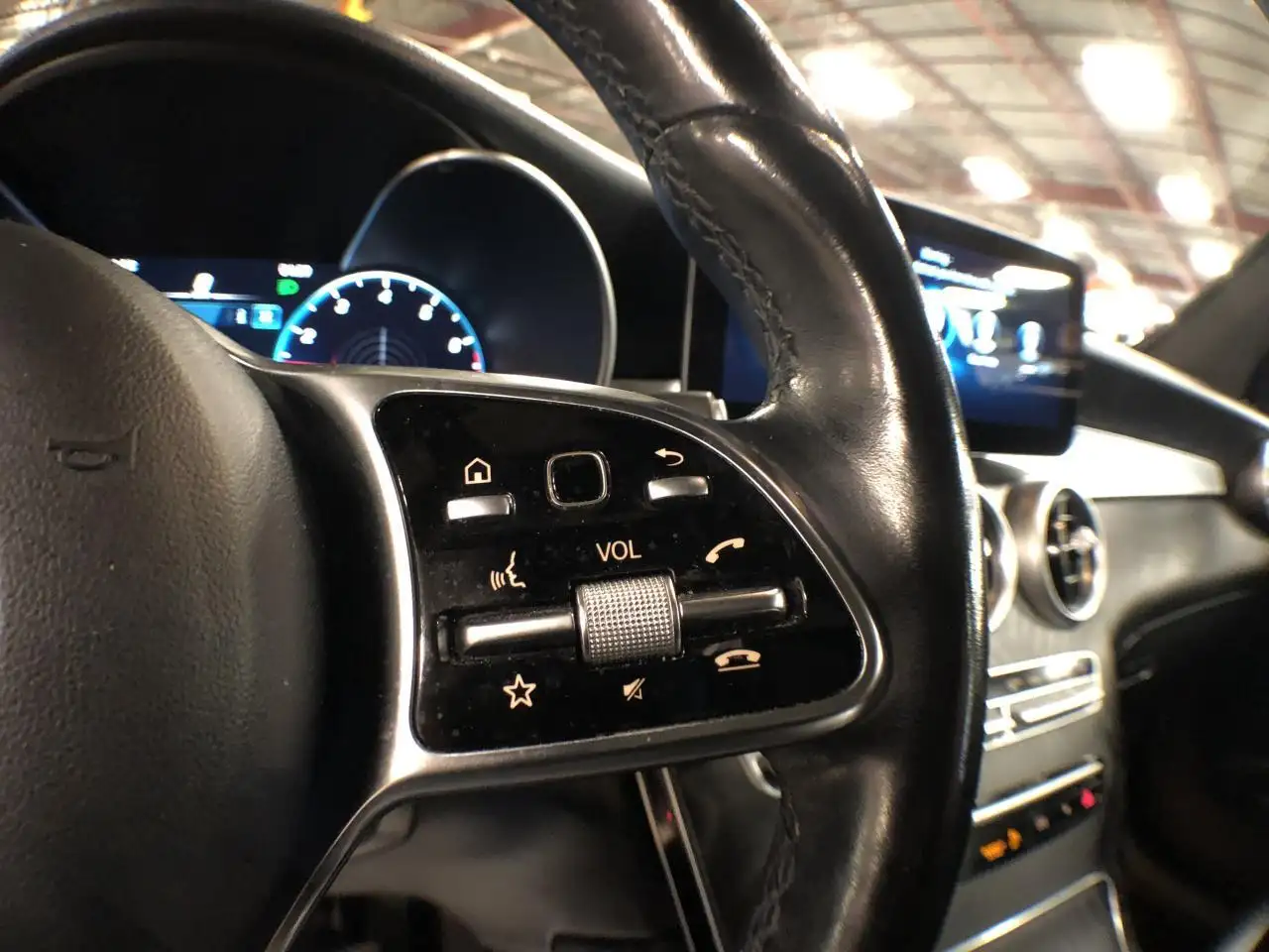 Mercedes-Benz GLC снимка Mercedes-Benz GLC