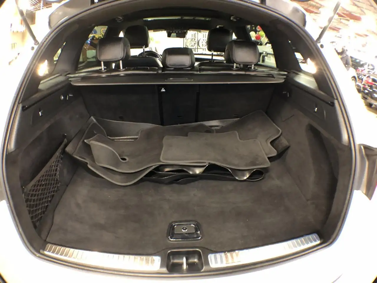 Mercedes-Benz GLC снимка Mercedes-Benz GLC
