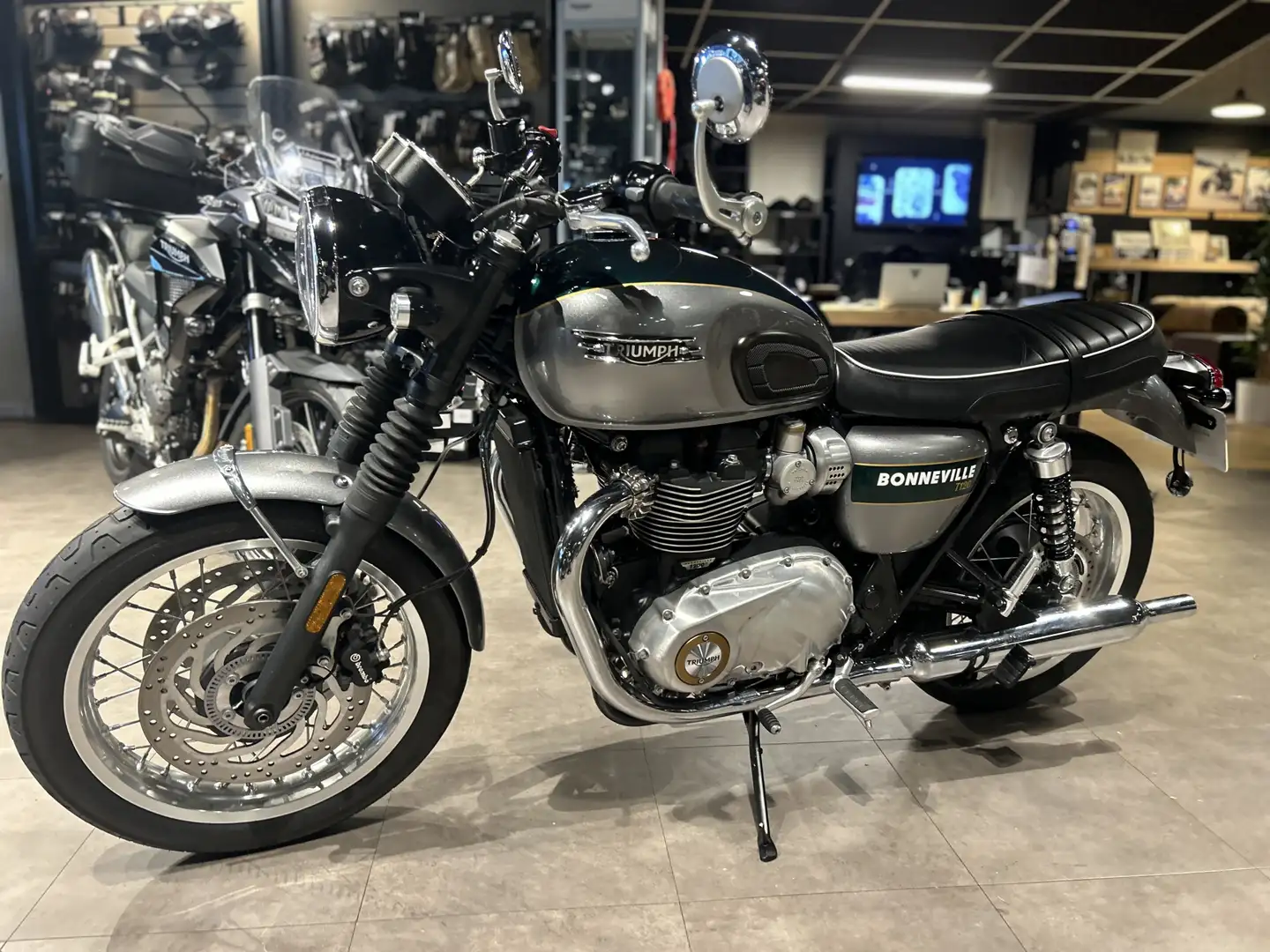 Triumph Bonneville T120 Vert - 1