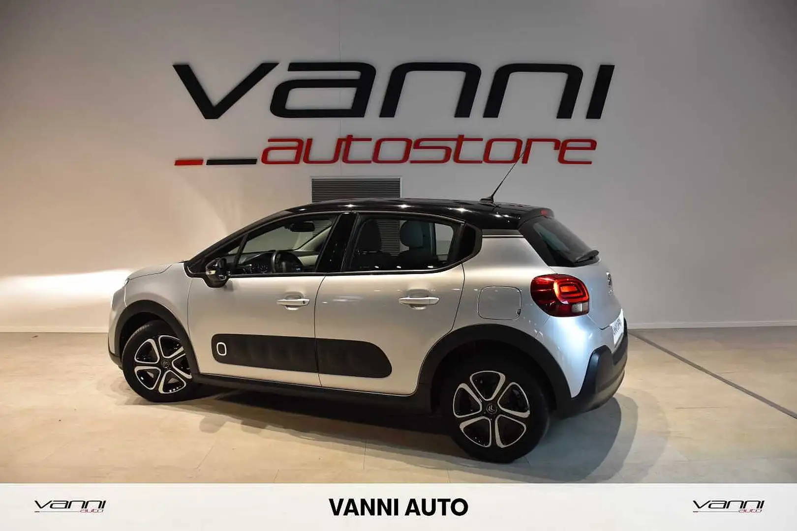 Citroen C3 PureTech 82 Shine Argent - 2