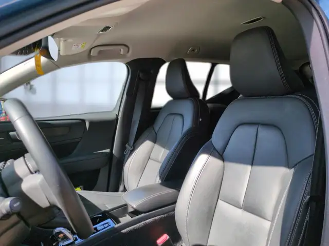 Volvo XC40 view 12