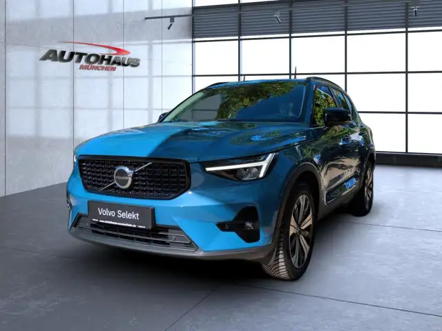 Volvo XC40 view 3