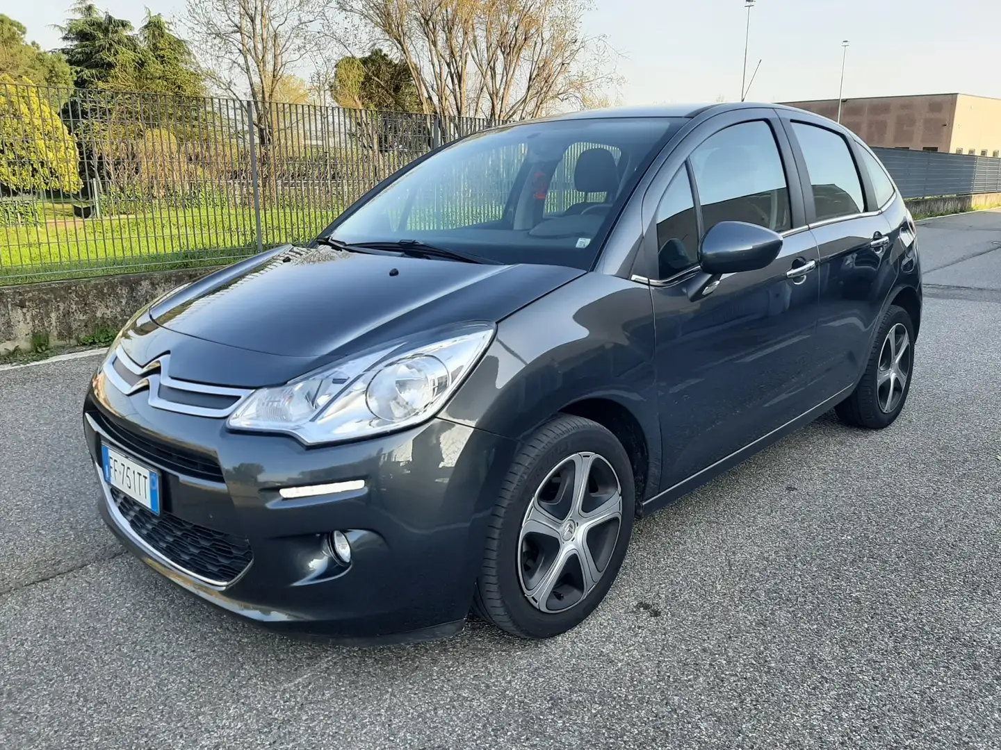 Citroen C3 1.2 VTI Exclusive 82cv E6 Grau - 1