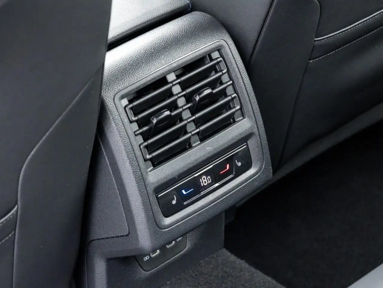 Volkswagen Golf R снимка Volkswagen Golf R
