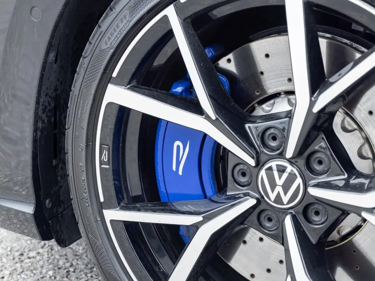 Volkswagen Golf R снимка Volkswagen Golf R