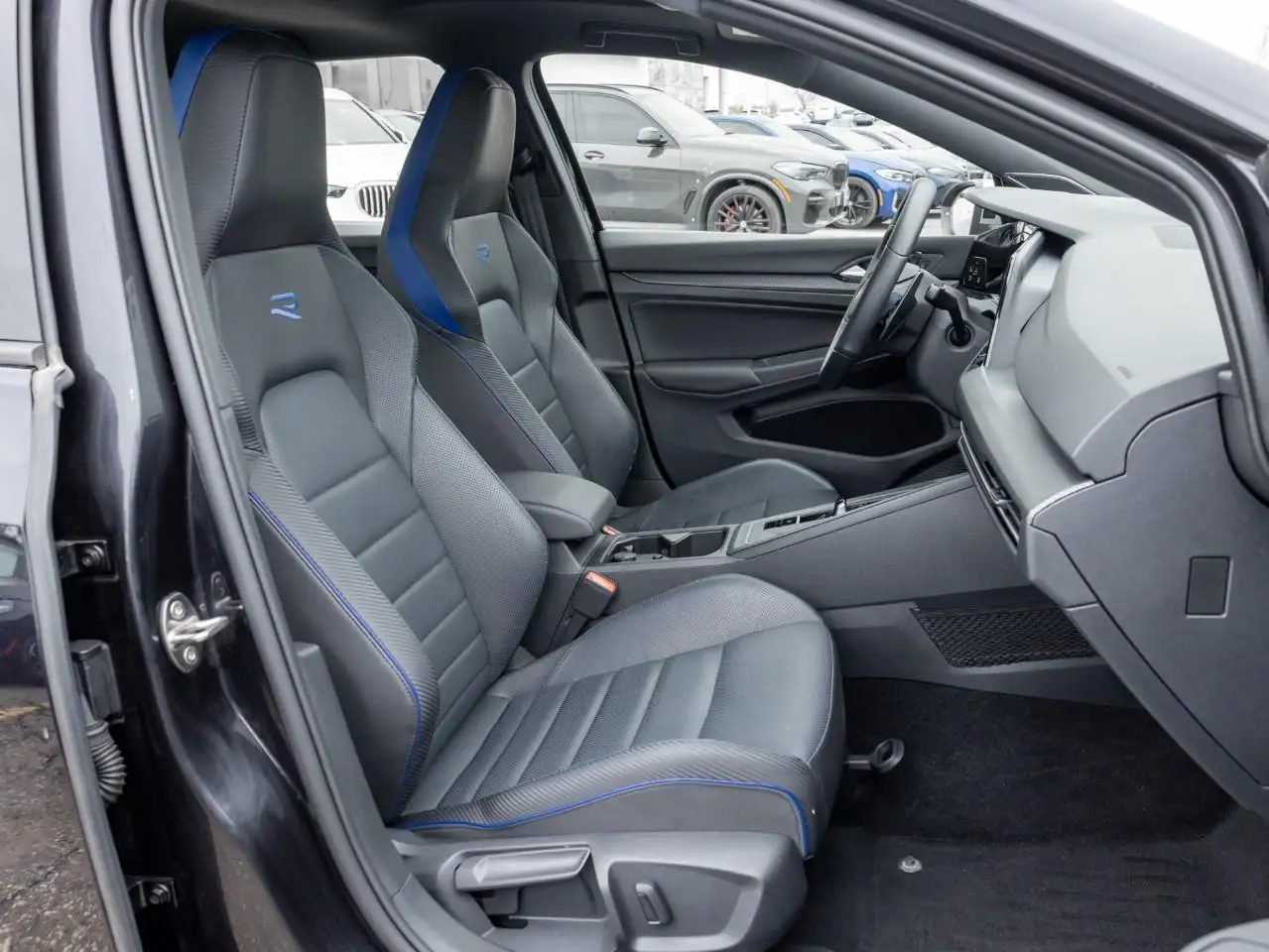 Volkswagen Golf R снимка Volkswagen Golf R
