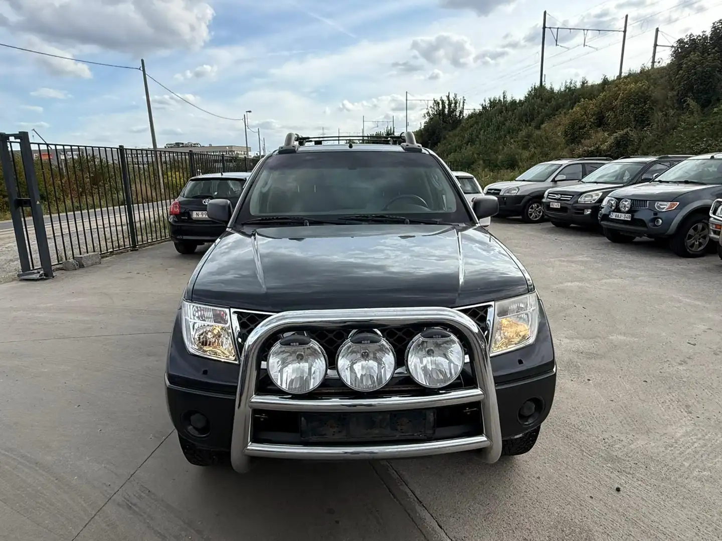 Nissan Navara 2.5 dCi 4x4 Executive IT Grigio - 1