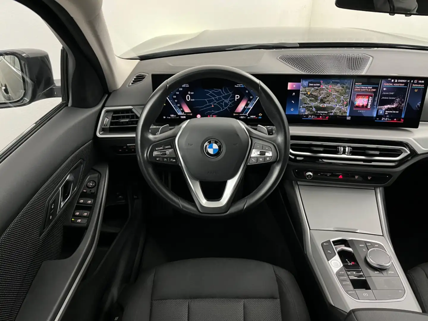 BMW 320 d 48V xDrive Touring Aut. ***Widescreen | LED | D Schwarz - 2