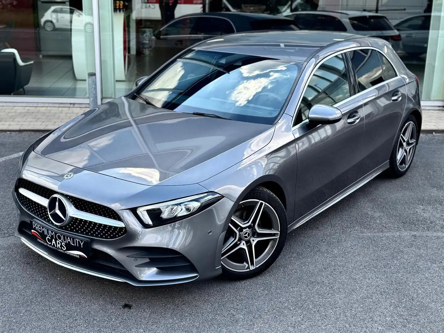 Mercedes-Benz A 180 D / AMG-LINE / NAVIGATIE / CAMERA / WIDE SCREEN / Szürke - 2