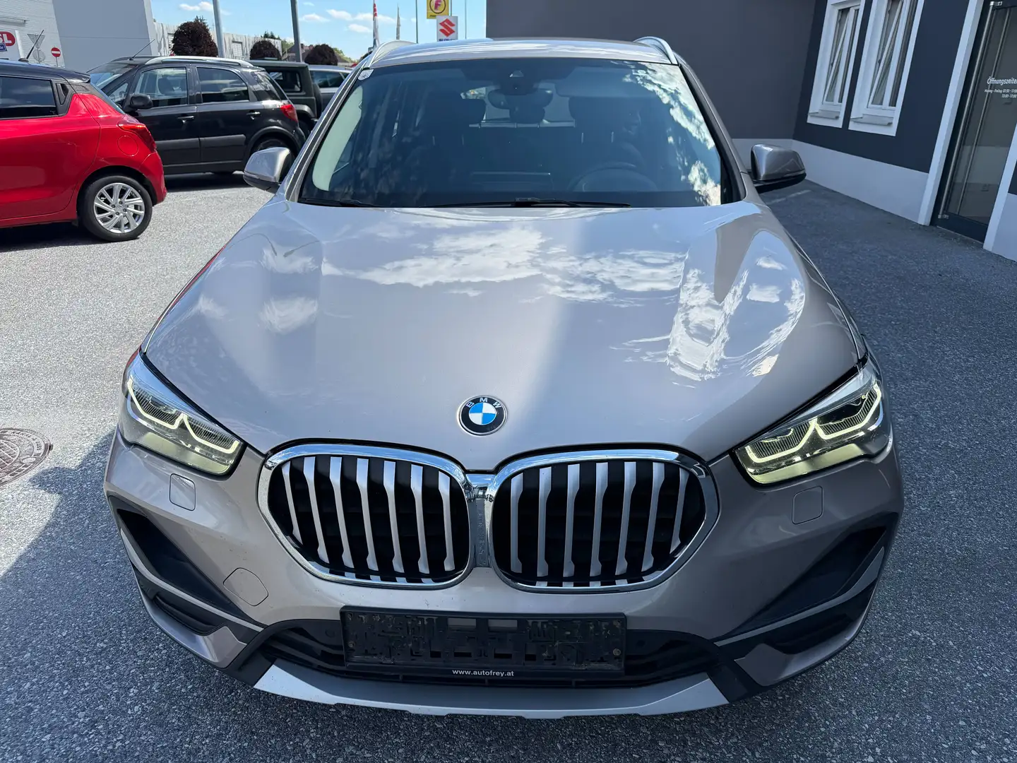 BMW X1 sDrive 18 d xLine Grau - 2