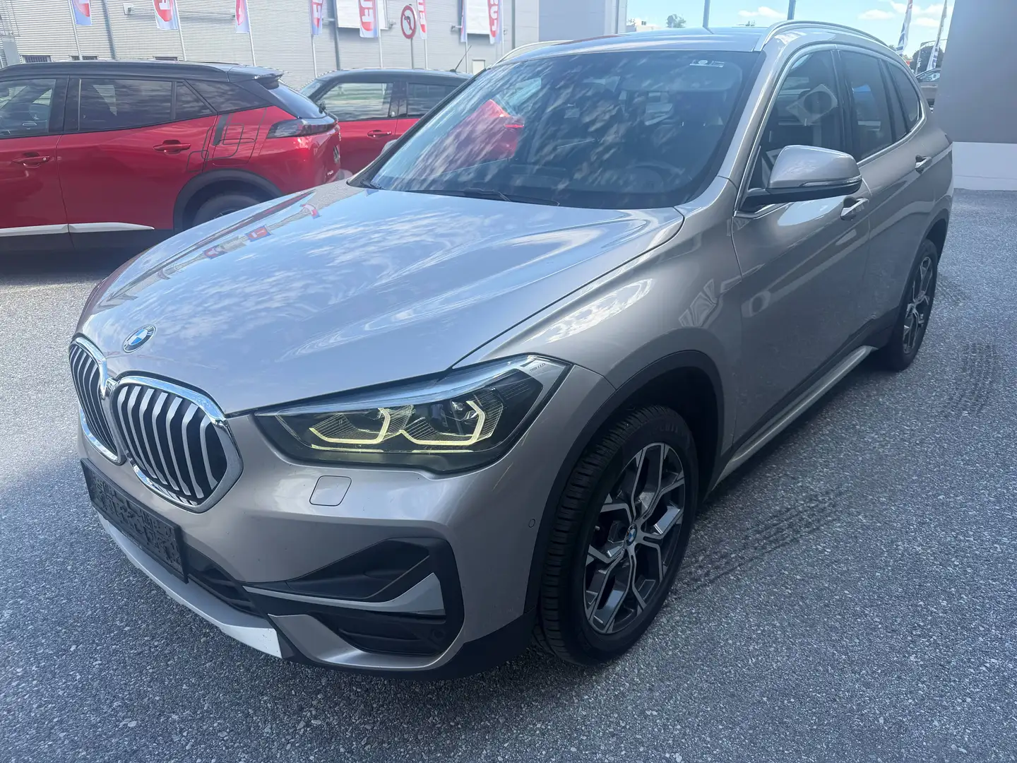BMW X1 sDrive 18 d xLine Grau - 1