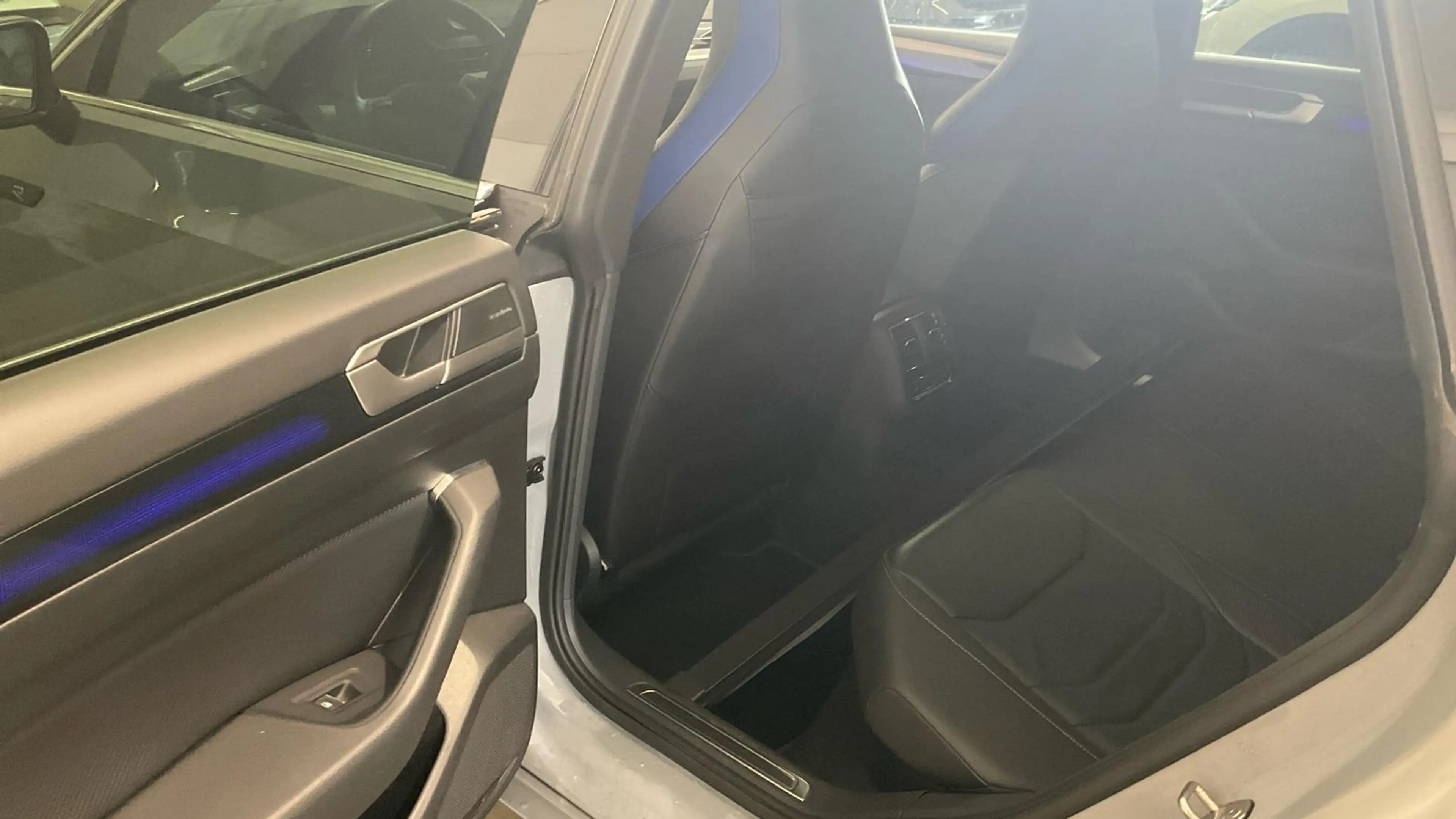 Volkswagen Arteon 2.0 TSI ACC MATRIX 360° AHK HARMAN LEDER — photo 14
