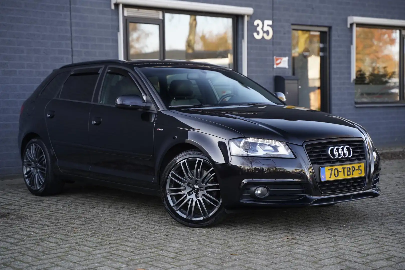 Audi A3 Sportback 2.0 TFSI 2x S Line 200pk, Automaat, Led Zwart - 2