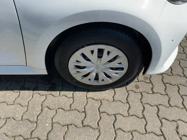 Toyota Yaris view 10