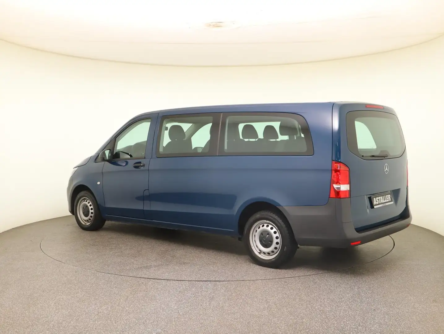 Mercedes-Benz Vito 111 BT Tourer Pro XL Extralang L3 Klima+8Si Blau - 2